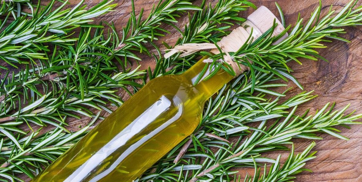 Olio di rosmarino per trattare i problemi della pelle grassa