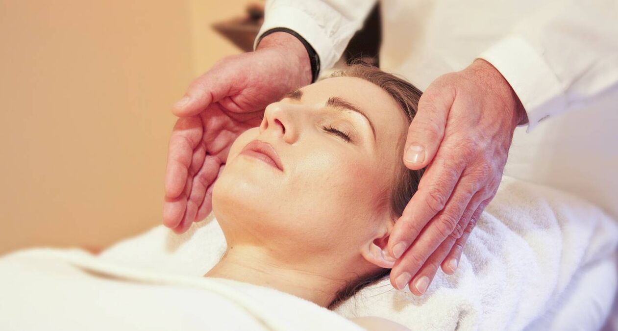 Massaggio viso modellante per il ringiovanimento